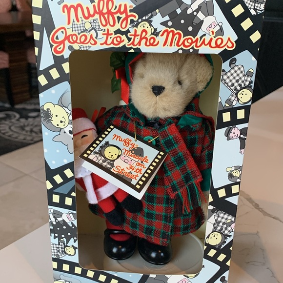 Two Holiday Muffy Bears. Miracle on 34th Street and Ginger Bear - Picture 2 of 5